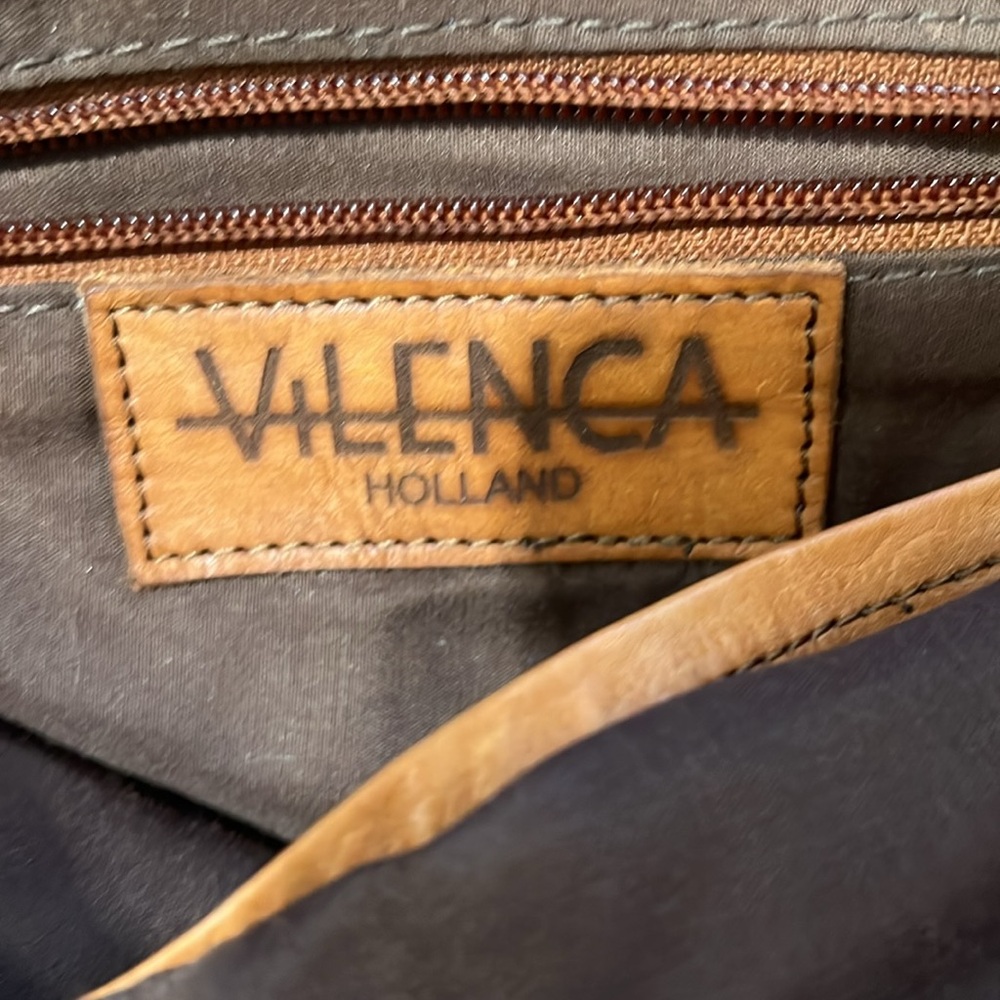 Vilenca Holland Leather V-stitch Flap Backpack - Picture 7 of 7